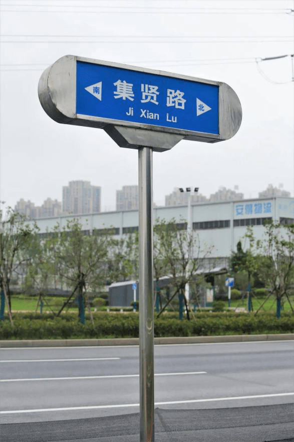 路牌上的“lu”与“road” 一场关于语言规范的邻里之争